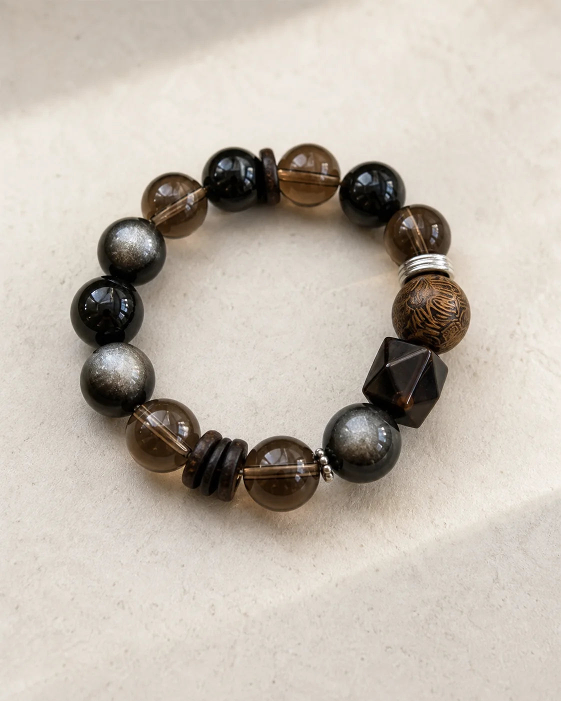 Aged Liu Bao bracelet material detail