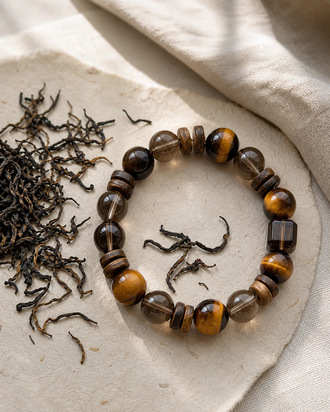 Jin Qi Red tea leaves and ritual setting